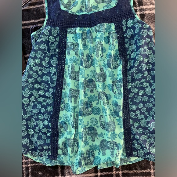 Women’s Red camel sheer elephant print top - Picture 4 of 4